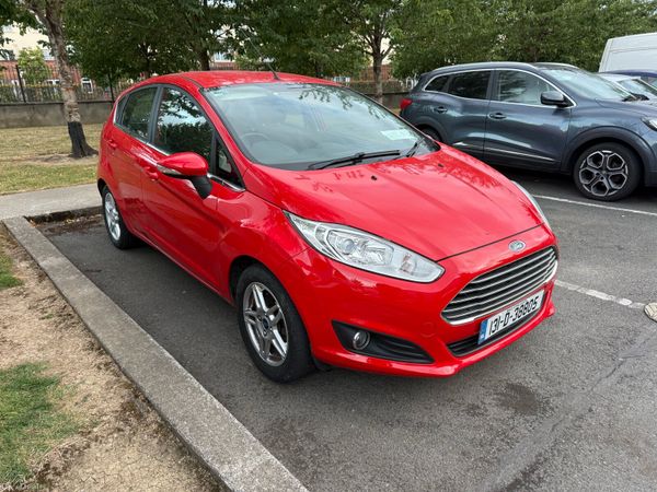 Ford Fiesta Hatchback, Petrol, 2013, Red