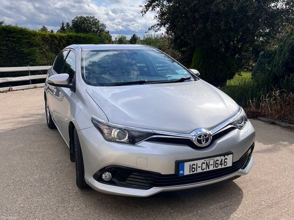 Toyota Auris Hatchback, Diesel, 2016, Silver