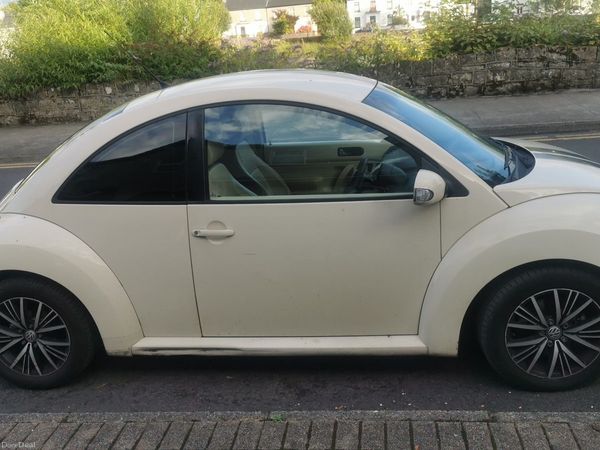 Volkswagen Beetle Hatchback, Petrol, 2008, Beige