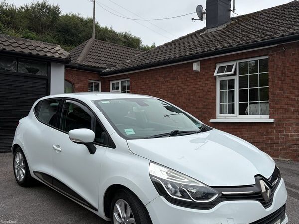Renault Clio Hatchback, Petrol, 2017, White