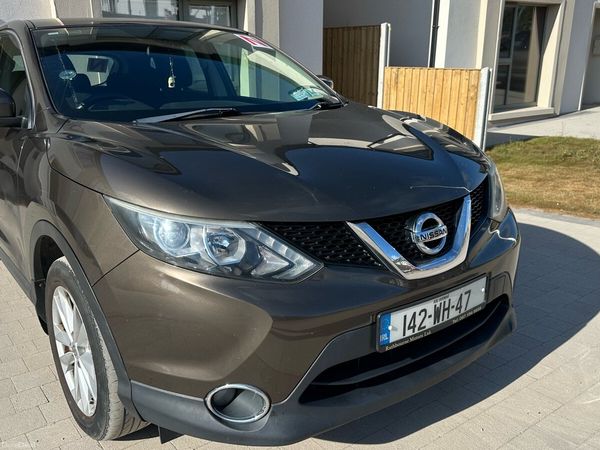 Nissan Qashqai Hatchback, Diesel, 2014, Brown