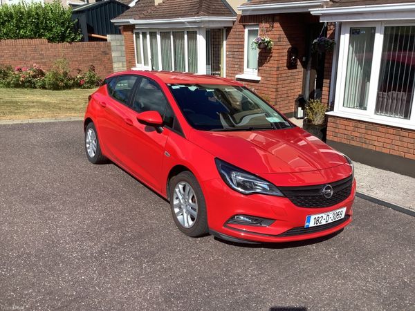Opel Astra Hatchback, Petrol, 2018, Red