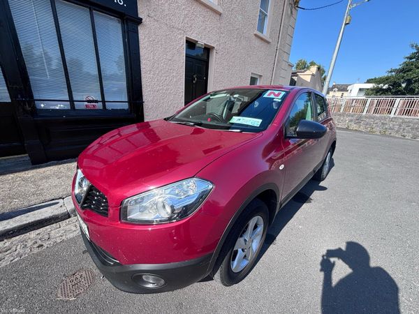 Nissan Qashqai Hatchback, Petrol, 2012, Red