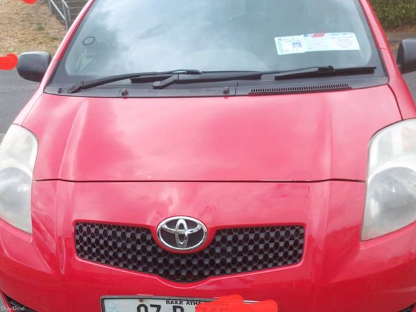 Toyota Yaris Hatchback, Petrol, 2007, Red