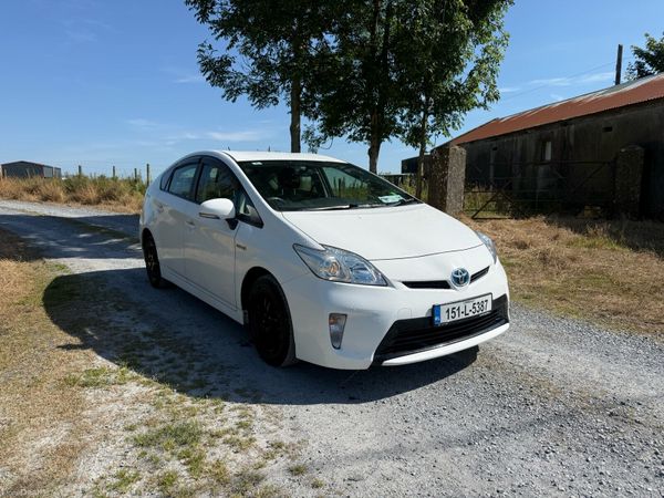 Toyota Prius Hatchback, Petrol Hybrid, 2015, White