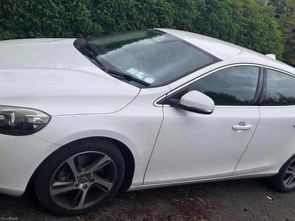 Volvo V40 Hatchback, Diesel, 2016, White