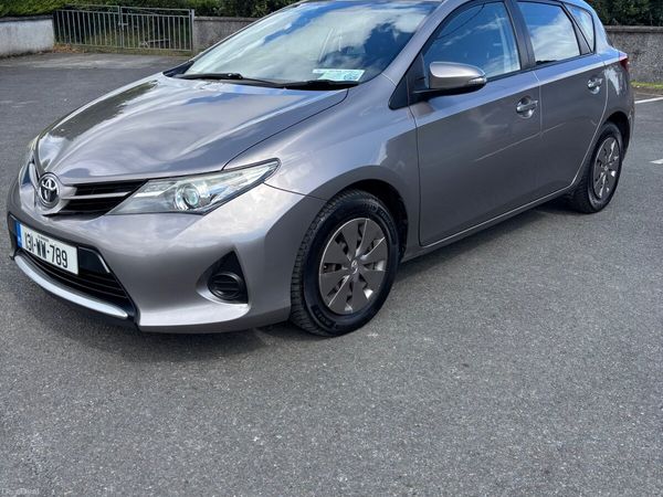 Toyota Auris Hatchback, Diesel, 2013, Bronze