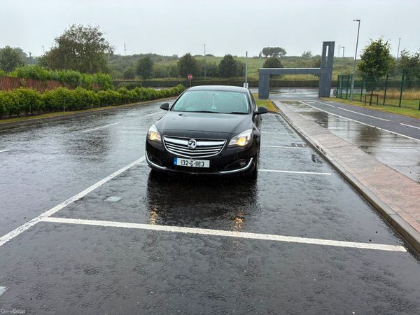 Vauxhall Insignia Hatchback, Diesel, 2013, Black