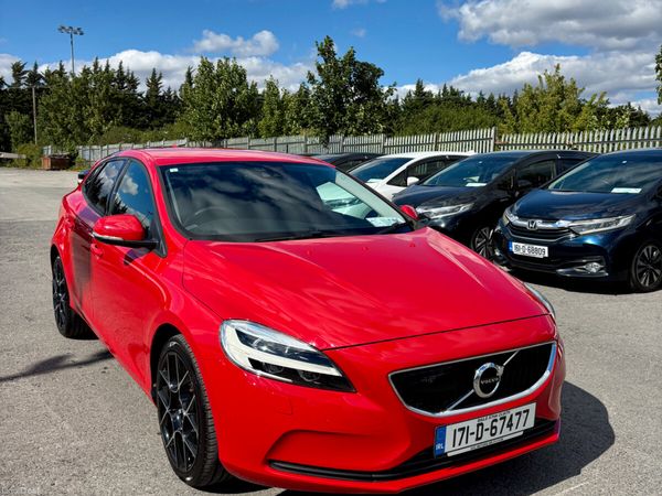 Volvo V40 Hatchback, Diesel, 2017, Red