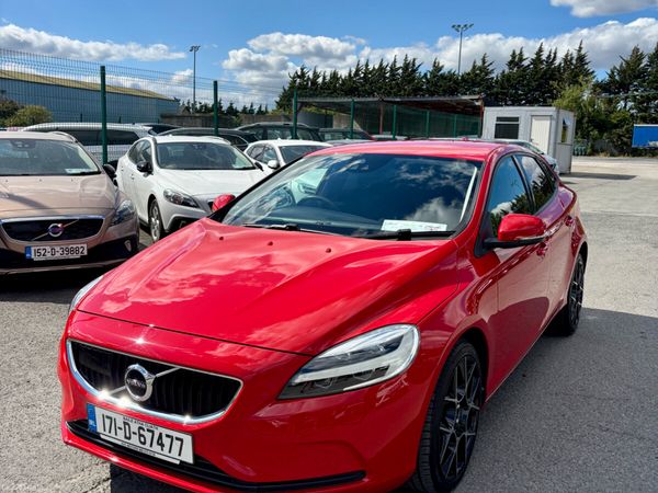 Volvo V40 Hatchback, Diesel, 2017, Red
