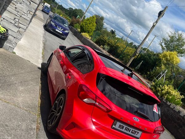 Ford Focus Hatchback, Diesel, 2019, Red