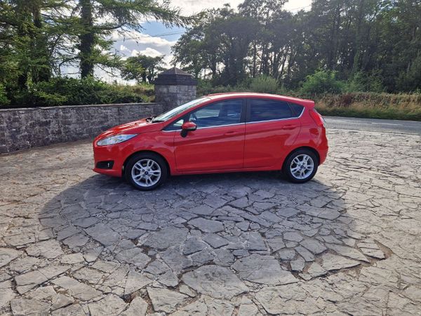 Ford Fiesta Hatchback, Petrol, 2014, Red