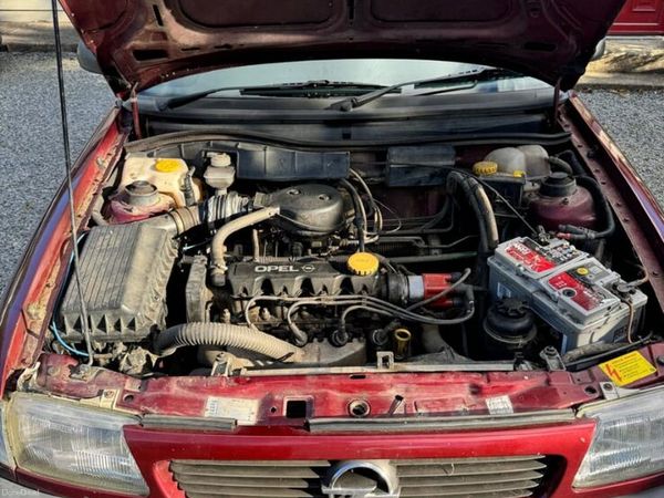 Opel Astra Hatchback, Petrol, 1997, Red