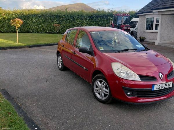 Renault Clio Hatchback, Ethanol Petrol, 2009, Red