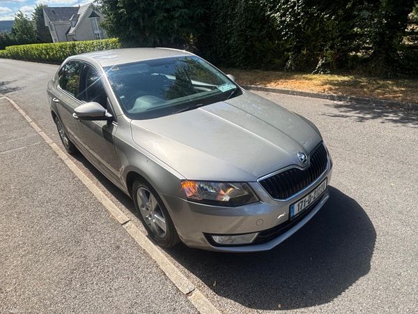 Skoda Octavia Saloon, Diesel, 2017, Yellow