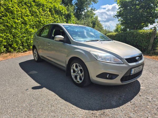 Ford Focus Hatchback, Diesel, 2010, Gold