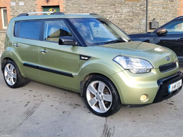Kia Soul Hatchback, Diesel, 2011, Beige