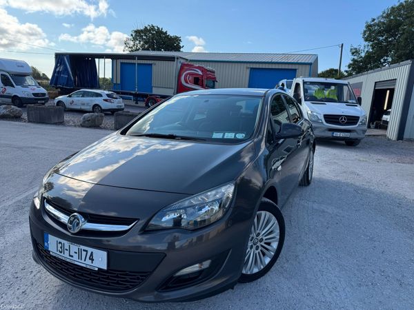 Vauxhall Astra Hatchback, Petrol, 2013, Grey