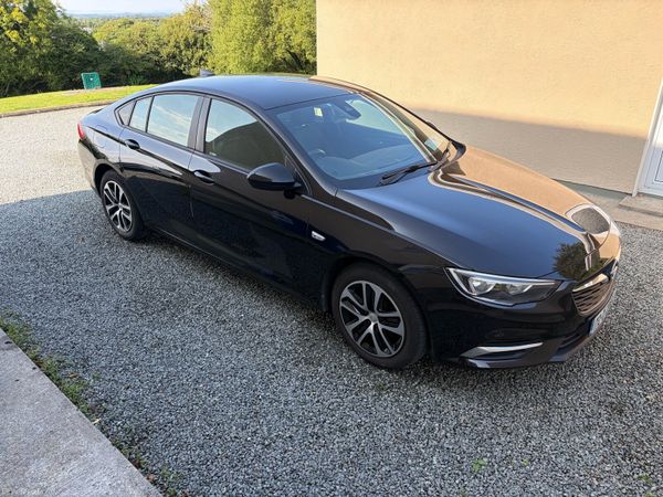 Opel Insignia Hatchback, Diesel, 2017, Black