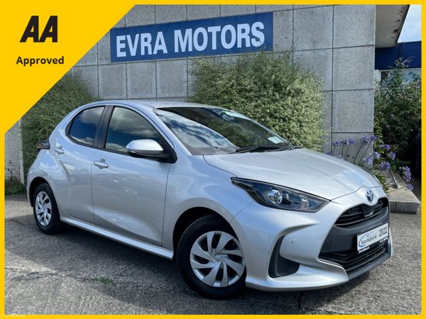 Toyota Yaris Hatchback, Petrol Hybrid, 2022, Silver