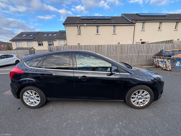 Ford Focus Hatchback, Petrol, 2011, Black