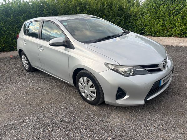 Toyota Auris Hatchback, Diesel, 2013, Silver