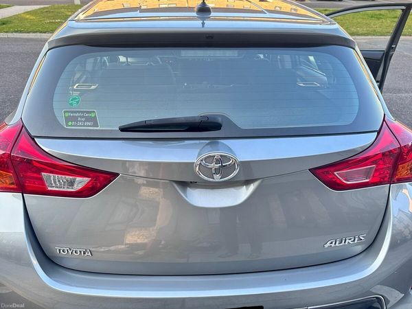 Toyota Auris Hatchback, Petrol, 2014, Grey