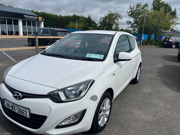Hyundai i20 Hatchback, Petrol, 2014, White