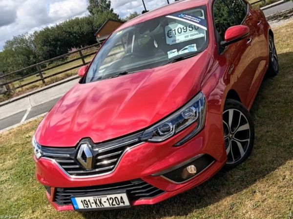 Renault Megane Hatchback, Petrol, 2019, Red