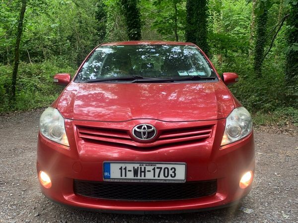 Toyota Auris Hatchback, Diesel, 2011, Red