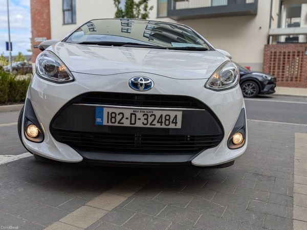 Toyota Aqua Hatchback, Petrol Hybrid, 2018, White