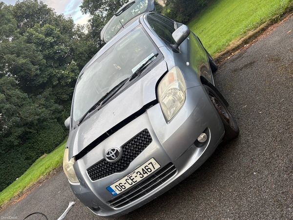 Toyota Yaris Hatchback, Petrol, 2006, Silver