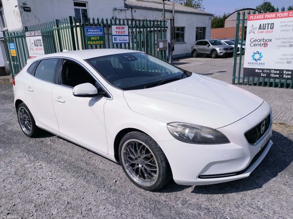 Volvo V40 Hatchback, Diesel, 2015, White