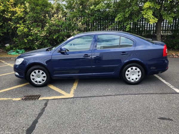 Skoda Octavia Saloon, Petrol, 2013, Blue