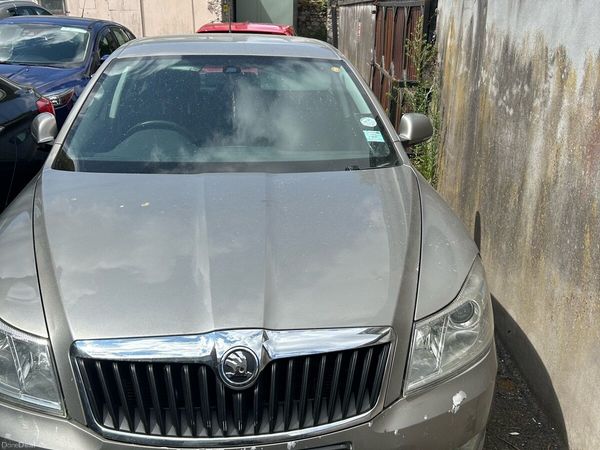 Skoda Octavia Saloon, Diesel, 2011, Beige
