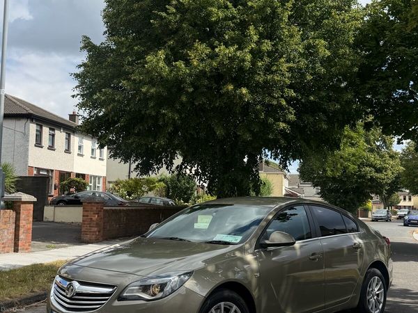 Vauxhall Insignia Hatchback, Diesel, 2014, Green
