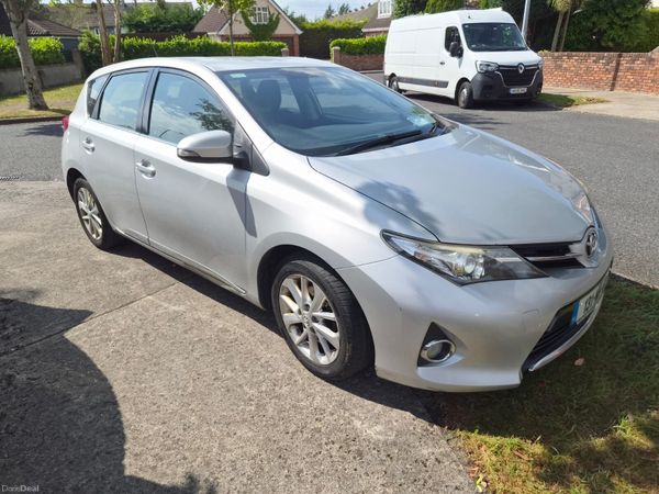 Toyota Auris Hatchback, Diesel, 2013, Silver