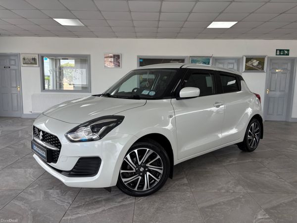 Suzuki Swift Hatchback, Petrol, 2021, White