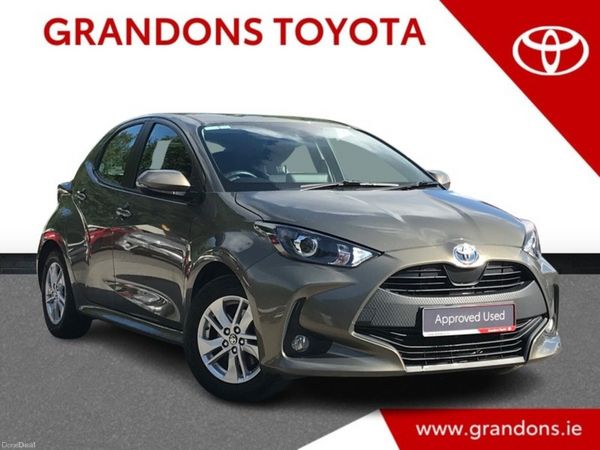 Toyota Yaris Hatchback, Petrol Hybrid, 2024, Green