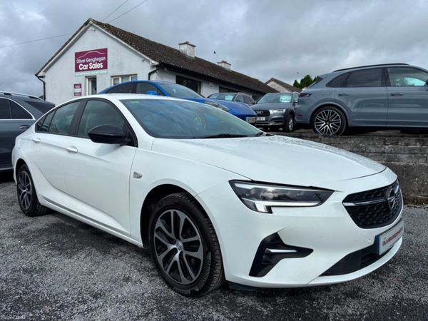 Opel Insignia Hatchback, Diesel, 2022, White