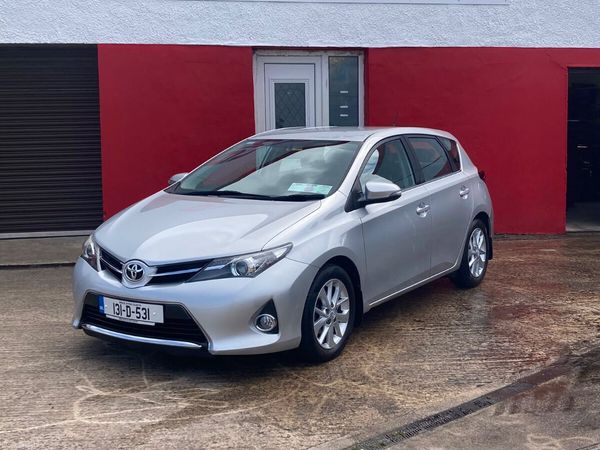 Toyota Auris Hatchback, Diesel, 2013, Silver