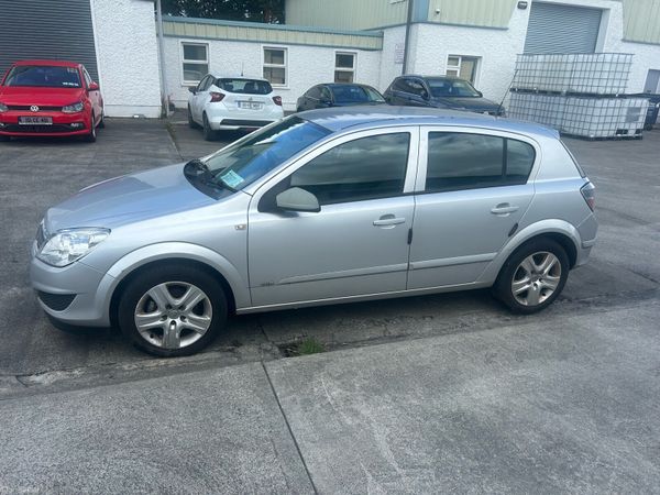 Vauxhall Astra Hatchback, Diesel, 2009, Silver