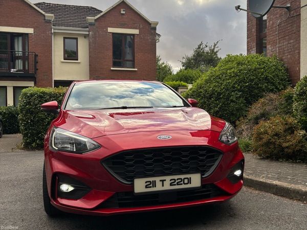 Ford Focus Hatchback, Diesel, 2021, Red