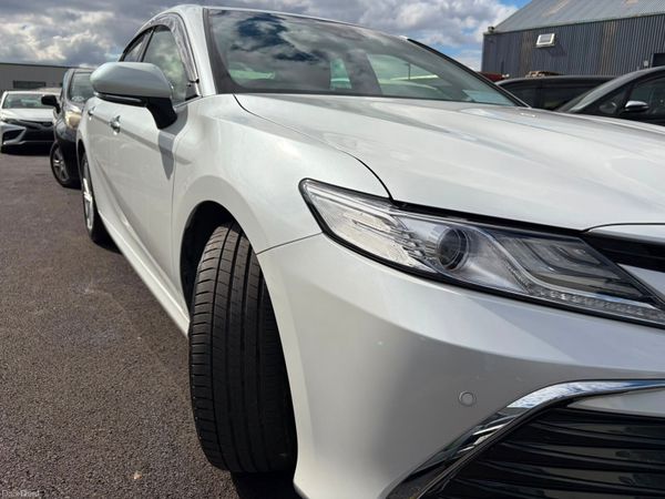Toyota Camry Saloon, Petrol Hybrid, 2021, White