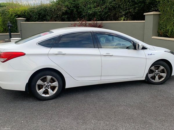 Hyundai i40 Saloon, Diesel, 2014, White