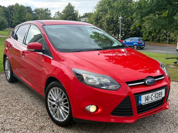 Ford Focus Hatchback, Petrol, 2014, Red