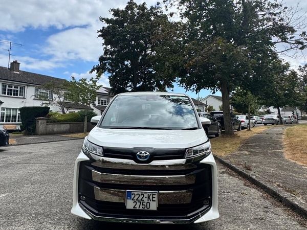 Toyota Noah MPV, Petrol Hybrid, 2022, White