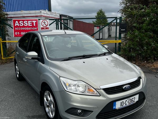 Ford Focus Hatchback, Diesel, 2010, Gold