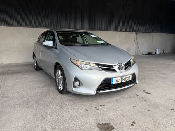 Toyota Auris Hatchback, Diesel, 2014, Silver