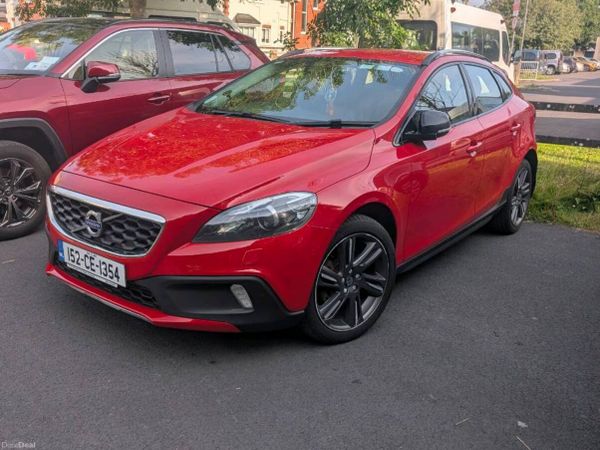 Volvo V40 Hatchback, Diesel, 2015, Red